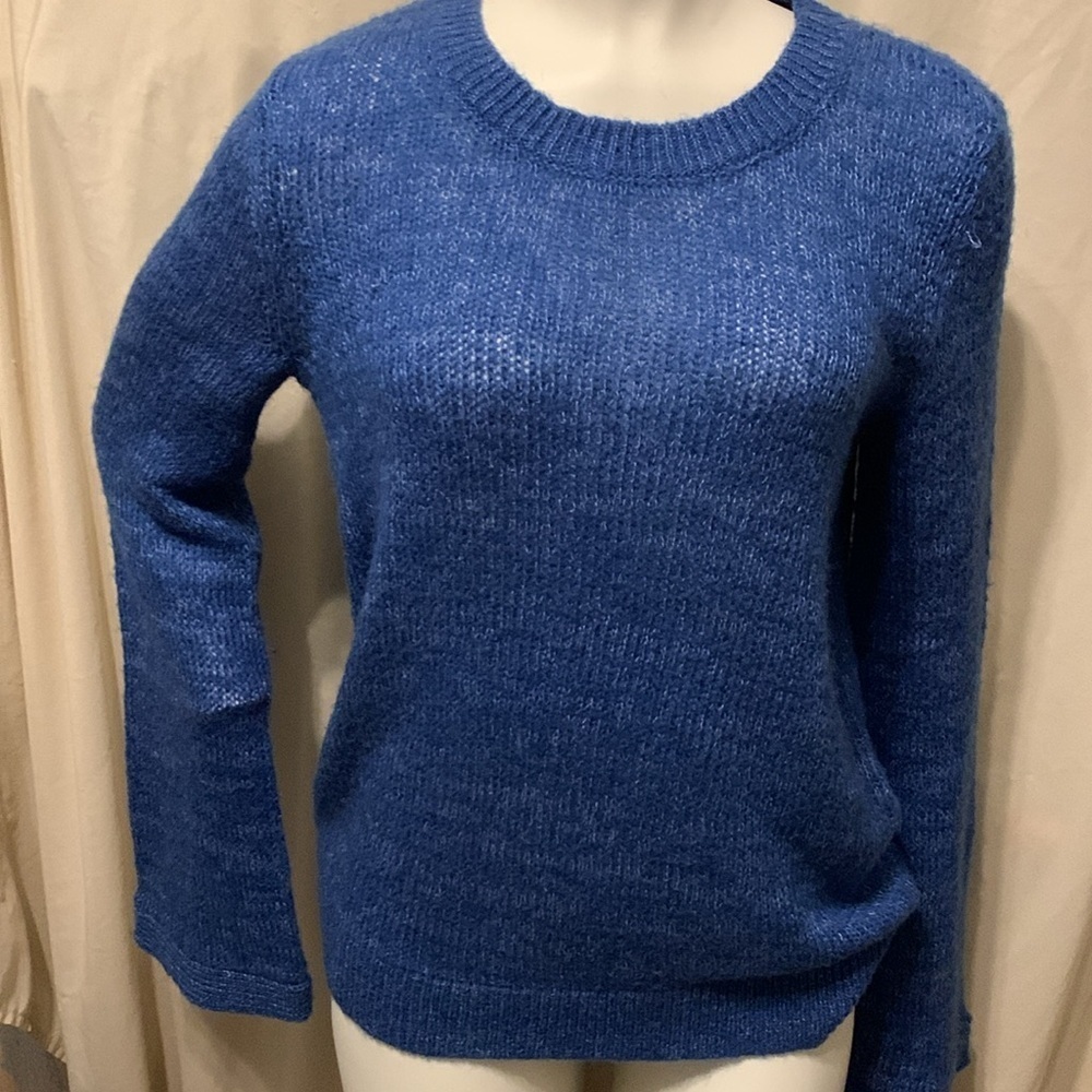 BCBG sweater NWT L